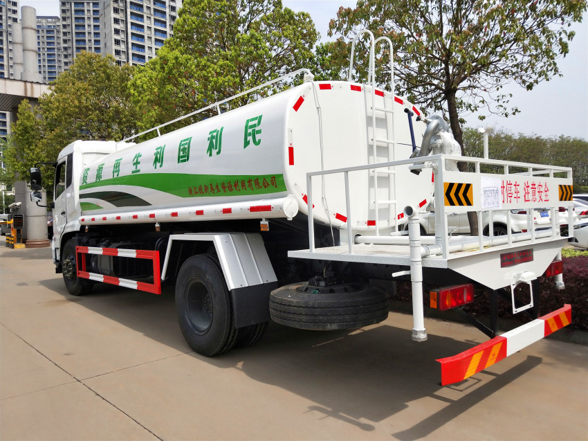東風(fēng)灑水車圖片 東風(fēng)灑水車圖片