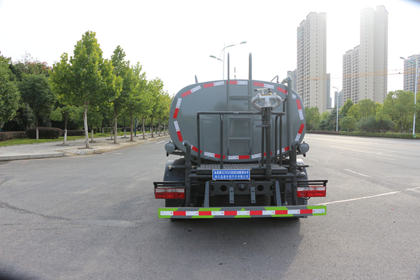 10方的灑水車 10方的灑水車