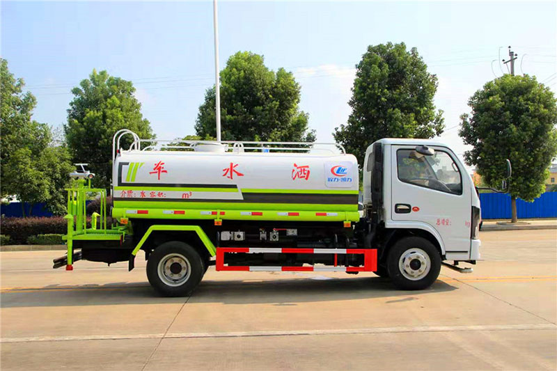 東風(fēng)5噸灑水車