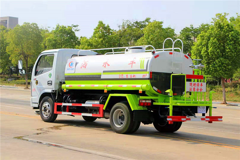 東風(fēng)5噸灑水車