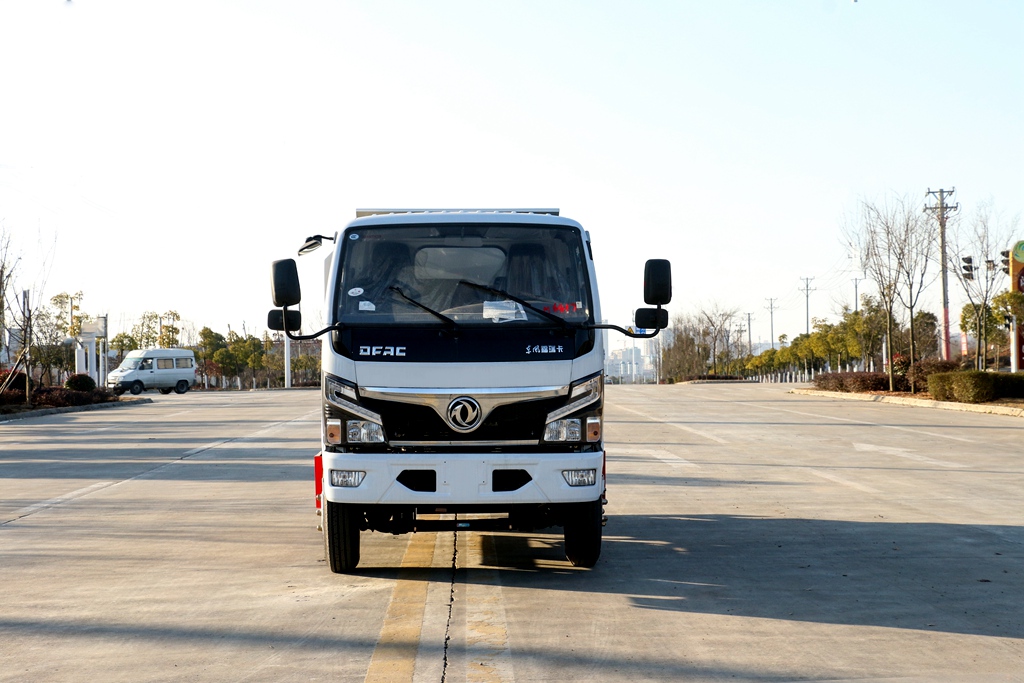 東風(fēng)小福瑞卡廂式垃圾車